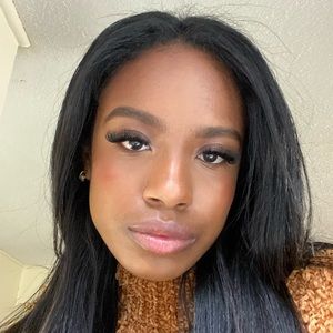 Meet your Posher, Shaina